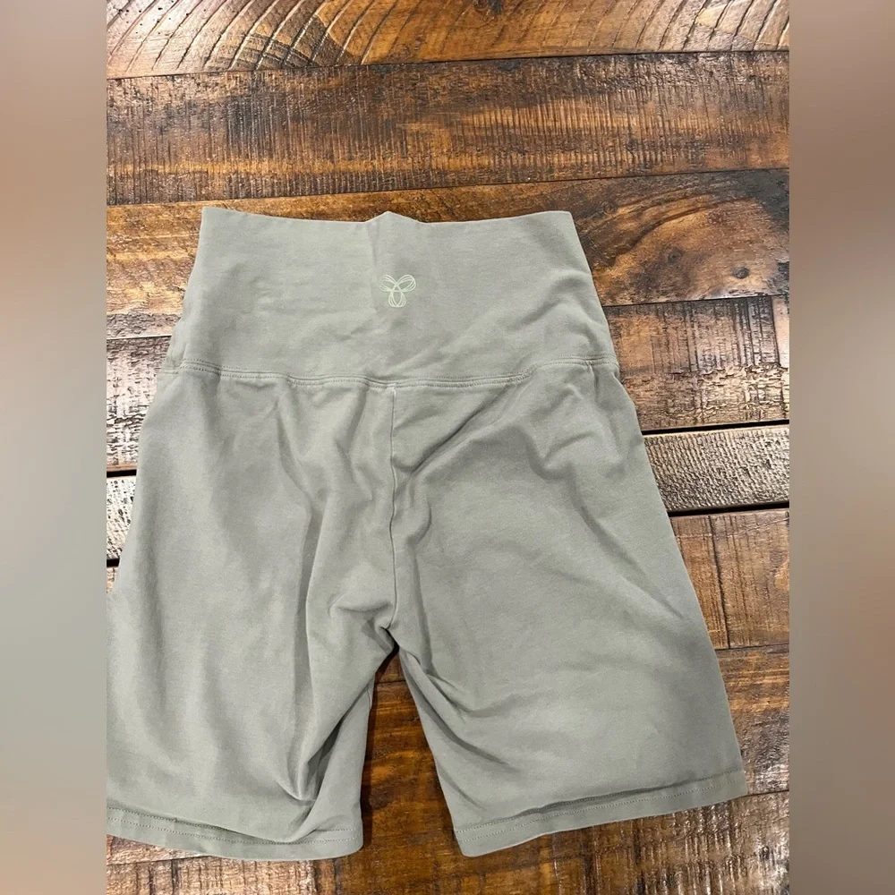 TNA Women's Bike Shorts in Olive Green - Picture 3 of 3